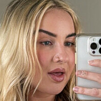 Адрієнн Оголені