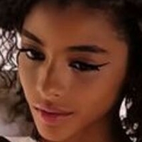 АлексаГетсВайлд Оголені