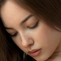 Еліс Капріс Оголені