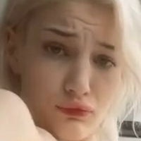 Аліс Фрейл Оголені