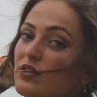 Еллі Деніел Оголені