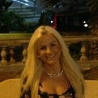 Аміра Райхерт Оголені