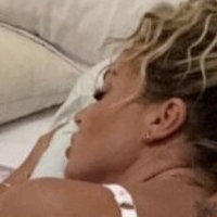 Анкута Міхаела Оголені