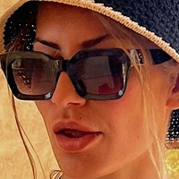 Андреа Ґьендем Оголені