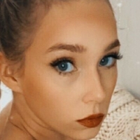 Анна Райан Оголені