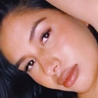 Ейпріл Сантос Оголені