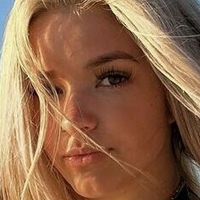 Ешлі Воллес Оголені