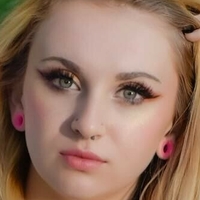 Айла Віксен Оголені