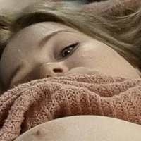 Беселін Оголені