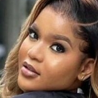 Беверлі Тлахако Оголені