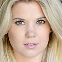 Каролін Арапоглу Оголені