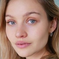 Каролін Корінф Оголені