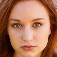 Кетрін Юр Оголені