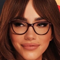 Ела Румейса Чебесі Оголені