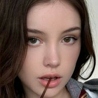 Елеанор Х’юз Оголені