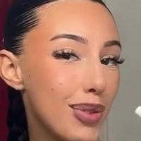 Еліса Барі Оголені