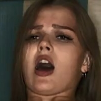 Еллі Мур Оголені