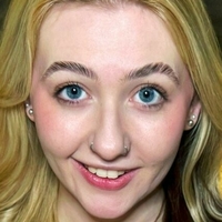 Ем Янг Оголені