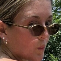 Емерсен Х'ювел Оголені