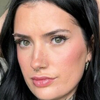 Емілі Салліван Оголені