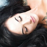 Емілі Уейд Оголені