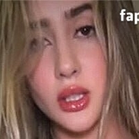 Емма Северіна Фрі Оголені