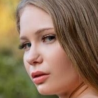 Еверлі Ланесс Оголені