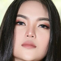 Фай Орапун Оголені