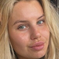 Феліція Авеклью Оголені