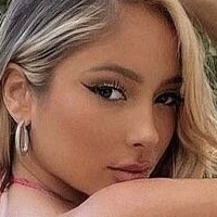 Габбі Фаріас Оголені