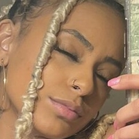 Геммейрл Оголені