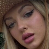 Ганна Хьюз Оголені