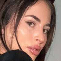 Іззі Девіс Оголені