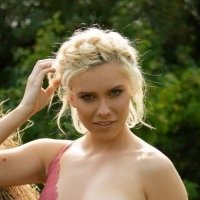 Дженесса Дон Оголені