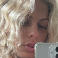 Кейлі Сікрокко і Меган Сікрокко Оголені