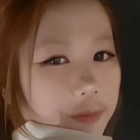 Kitiyawisatwisai Оголені