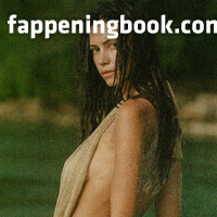 Крістен Кіенл Оголені