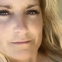 Лайла Багге Оголені