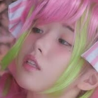 Лі Ён-у Оголені