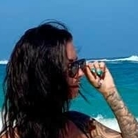 Лена Єґер Оголені