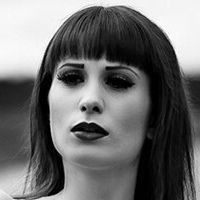 Ліа Ювел Оголені