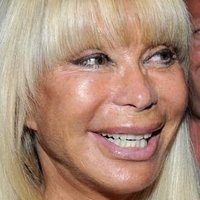 Лова Мур Оголені