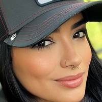 Лусіана Акоста Оголені