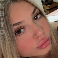 Люсі Гілл Оголені