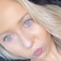 Медді Меган Оголені