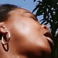 Мая Меджик Оголені