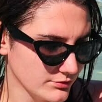 Мануела Малліг Оголені