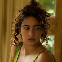 Мегха Шукла Оголені