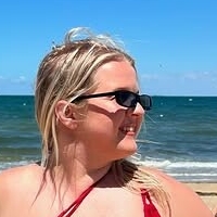 Мікаела Гайнике Оголені