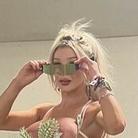 Міс Харт Оголені